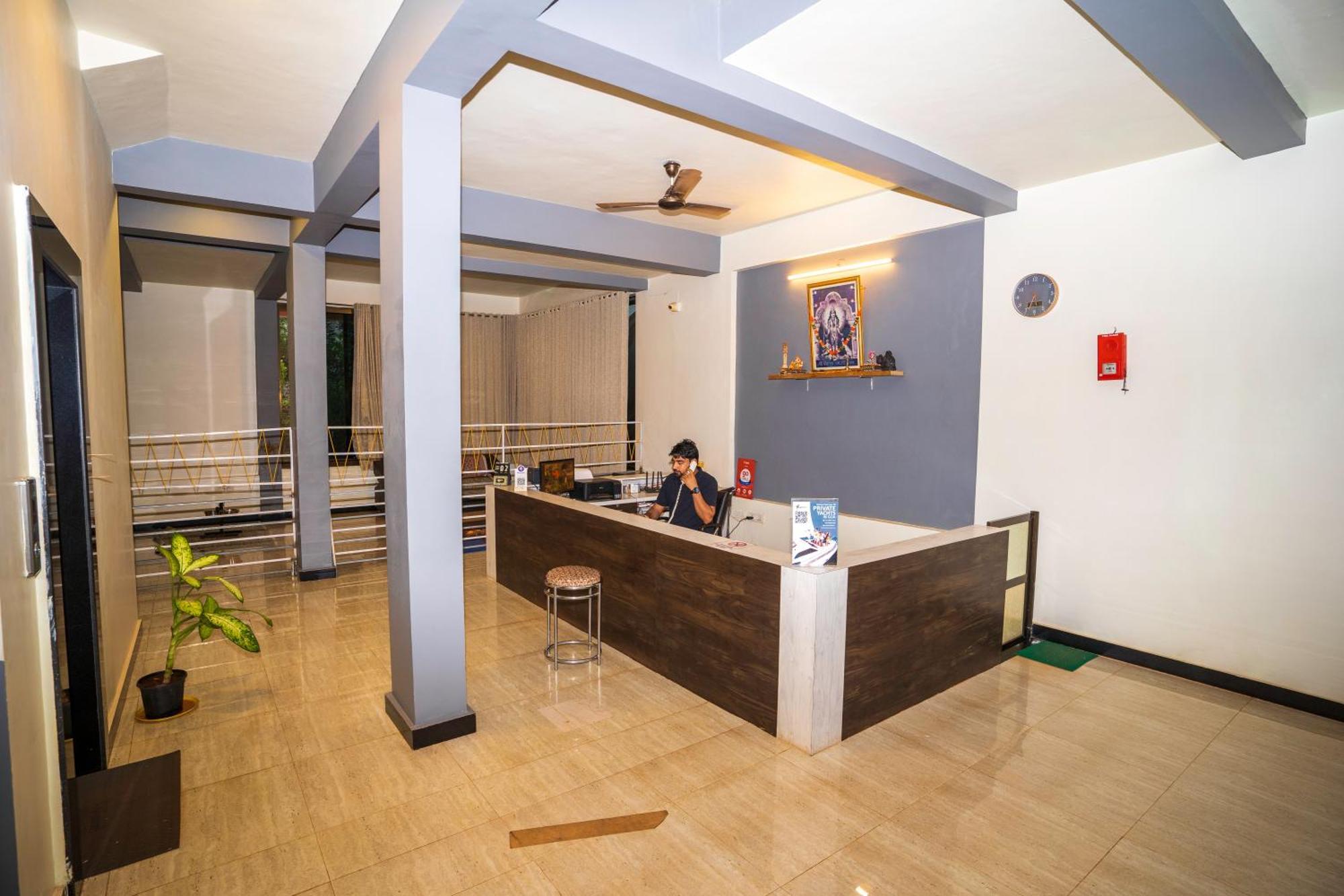 Hotel 7 Seas Вагатор Екстер'єр фото